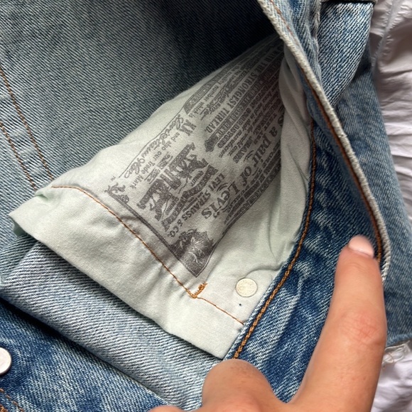 LEVI 501 jean shorts - Picture 3 of 4